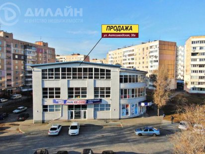 Здание на Южном микрорайоне, на фасаде улицы