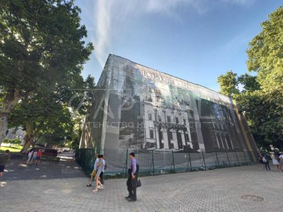 Продається ціла будівля в Одесі, навпроти Одеської Міської Ради 