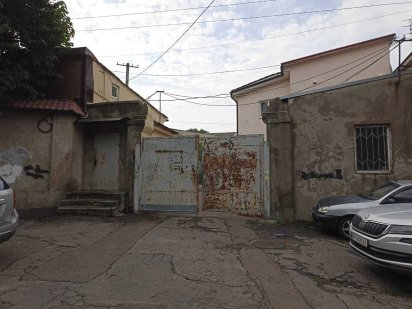 Продажа фасадной территории в центре Молдаванки, цеха, склады 
