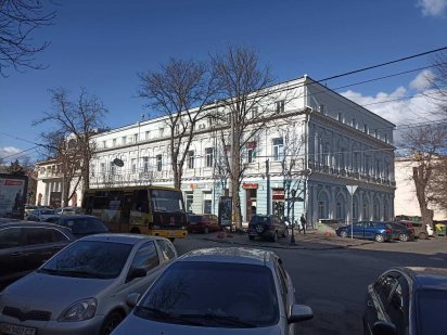 Продажа торгово-офисного здания в центре Одессы 