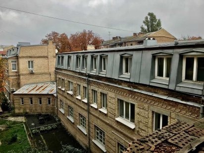 Поділ. Контрактова площа. Будівля 2800 м. Не пам’ятка архітектури. Київ