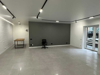 Продаж в ЖК Фамілія, комерційного приміщення з ремонтом Львів