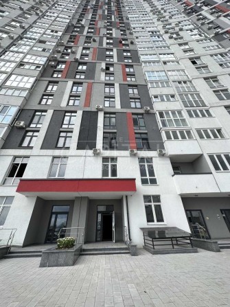 Продажа Фасадного помещения (87м2) ЖК Русановская Гавань, первая линия - фото 1