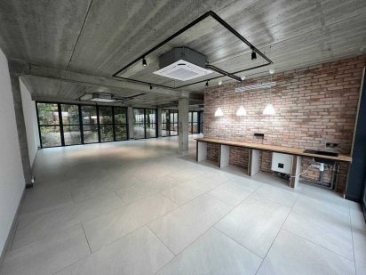 Продаж офісної будівлі рівня В+, 2600кв.м, бомбосховище. Поділ. Київ