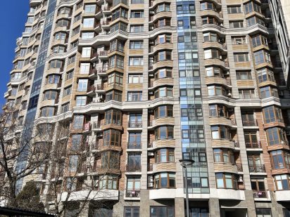 Продам комерційну нерухомість 693м2 м.Київ вул.Б.Хмельницького 58-а Киев