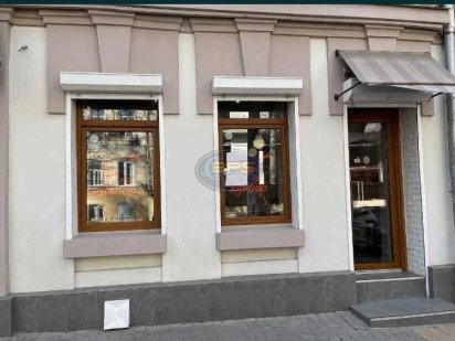 Офіс у центрі, 50 м², фасад, поруч преміум ЖК, високий трафік 