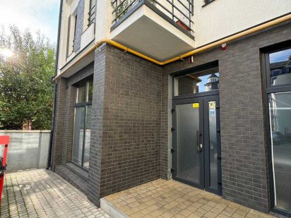 Продаж комерційного приміщення з готовим (бізнесом) в ближньому центрі Львів