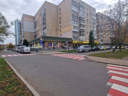 Продаж торгового приміщення з мережевим орендарем Бровари