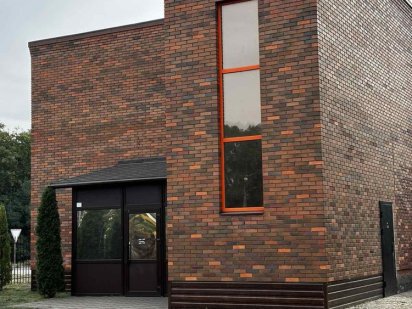 Продаж окремої комерційної будівлі в центрі міста  без % Бровари