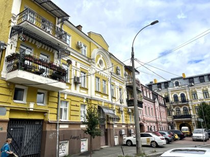 Фасадне приміщення в історичному центрі Подолу, вул. Хорива 7а Киев