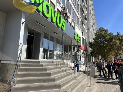 Фасад, активний трафік, мережевий орендар Novus Киев