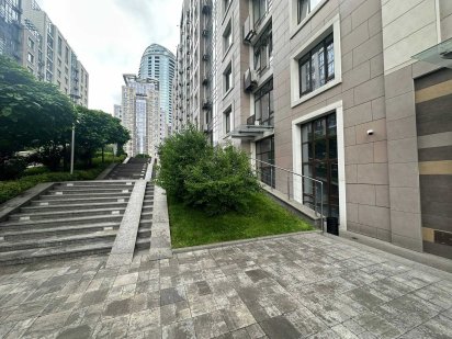 Продам комерційне приміщеня(83м2)на 1 поверсі в ЖК Бульвар Фонтанів Київ