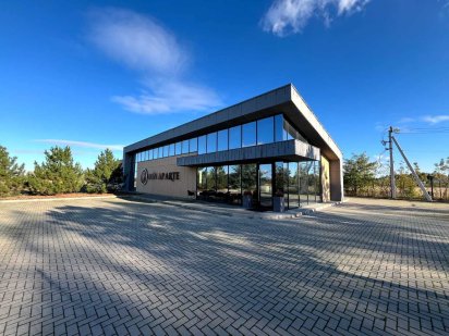 Продаж фасадної будівлі 520м2 (32сот землі). с.Вишеньки Київ