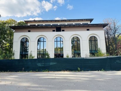 Продам здание в центре города парк Горького Харьков