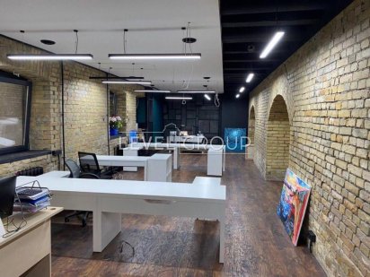 Продам офис цоколь 190м2 Подол ул. Юрковская 37 Київ