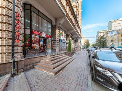 Продажа/ФАСАД/Проходная улица/В центре/Лучшая цена/Торговая площадь Киев