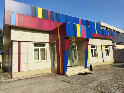 Продам адміністративно-офісну будівлю, фасад вул. Автозаводська, 18-А Киев