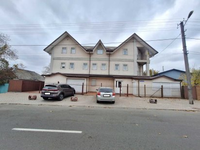 Продам комерційне приміщення 585м2 біля залізничної станції. Вишневое