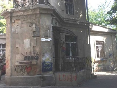 продаж комерційноі будівлі на Посмітного / 7 ст. Фонтану 