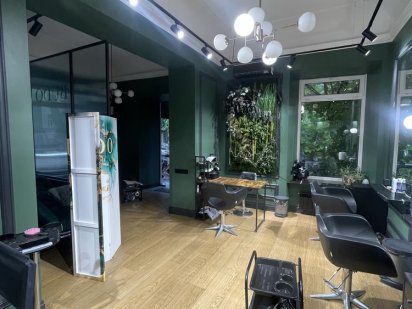 Продажа помещения с дорогим ремонтом , готовый салон , Центр 