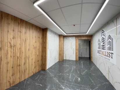 Продаж офісного приміщення з окремим входом 122,8 кв.м в БЦ Металліст Харків