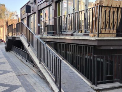 Дуже світле напівцокольне приміщення для Вашого бізнесу Івано-Франківськ