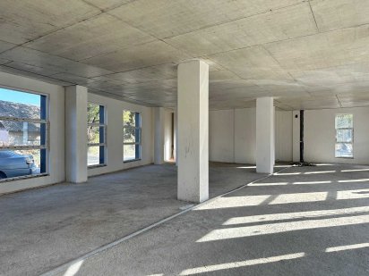 Комерція в центрі. вільне планування. Решта поверхів заселені Івано-Франківськ