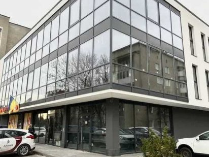 Комерційне приміщення з великими фасадними вікнами, 44 м, 2й поверх. Івано-Франківськ