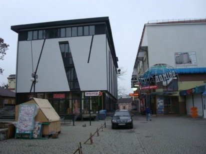 Продаж  площа 24м2  центр з орендарями , біля ратуші . Магазин салон Івано-Франківськ