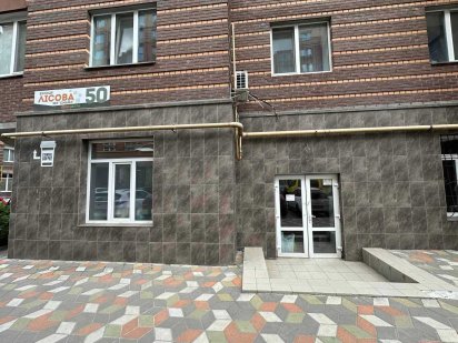 Комерція біля центрального парку з ремонтом Ирпень