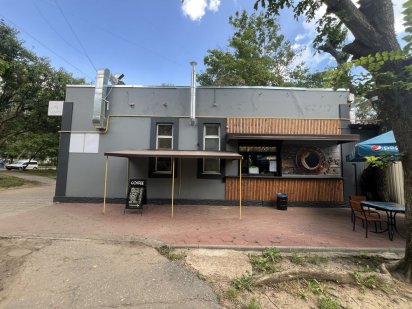 Продам здание на поселке ( добровольского) Клиника / магазин / кафе 