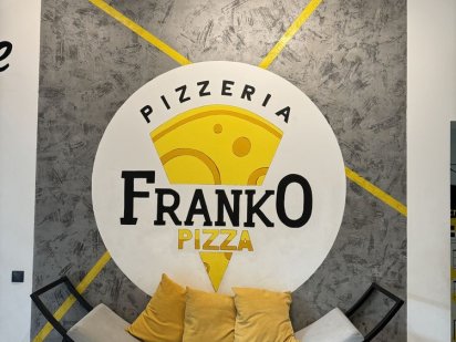 Продається діюча  піцерія з дитячою  кімнатою Ивано-Франковск