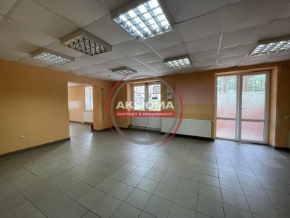 Продаж комерційного приміщення в густозаселеному районі Івано-Франківськ