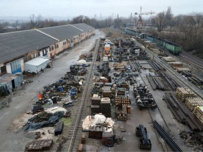 комплекс будівль 3300 м2 та козловий кран на ділянці 1,89 га Кривий Ріг