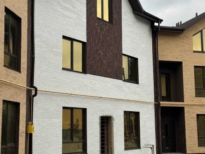 ПРОДАМ приміщення під КОМЕРЦІЮ в котеджному містечку Петропавлівська Борщагівка