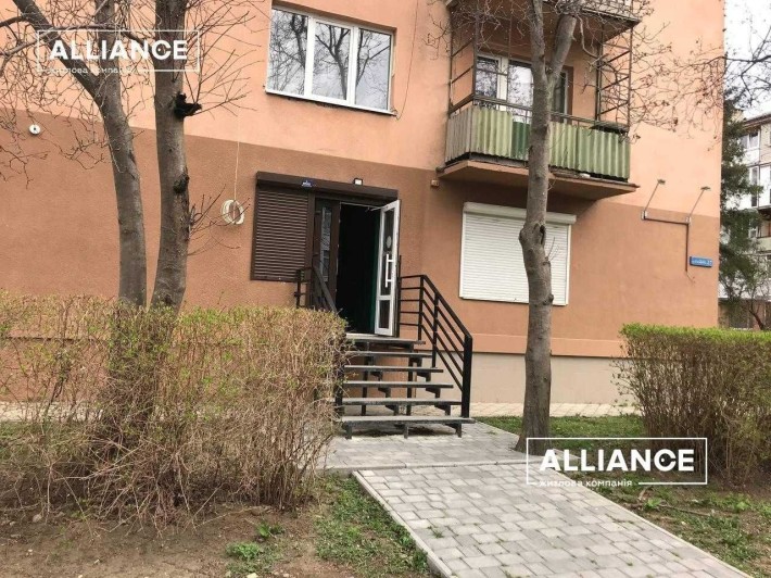 Продаж комерційного приміщення в центрі, вулиця Сахарова, 43м2 - фото 1