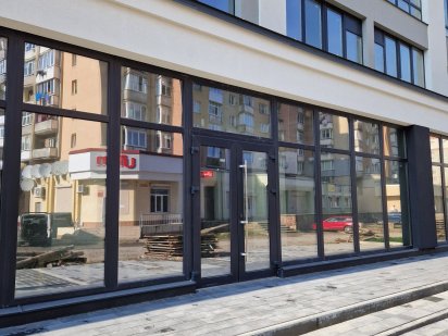 Продам комерційне приміщення біля парку Івано-Франківськ