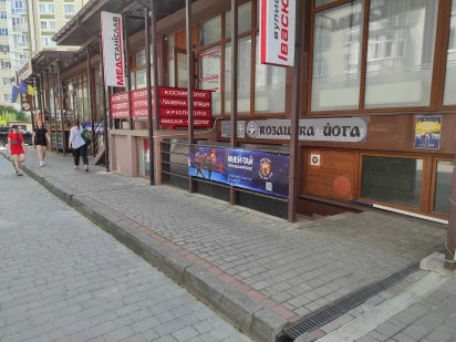 Продається комерційне приміщення по вул. Івасюка 11  поруч ТЦ Арсен Івано-Франківськ