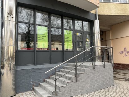 Продається комерційне приміщення, самий центр, попри дорогу Ивано-Франковск