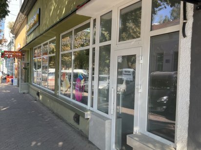 Оренда магазину в центрі міста Виноградов