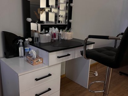 Здається в оренду робоче місце візажиста/бровиста у салоні краси Дрогобыч