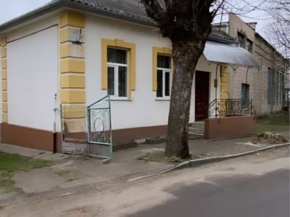 Приміщення в центрі міста з земельною ділянкою Дубно