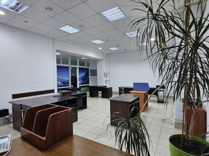 Здам  окреме  комерційне приміщення в центрі міста р-н Сільпо в центрі Кам'янець-Подільський