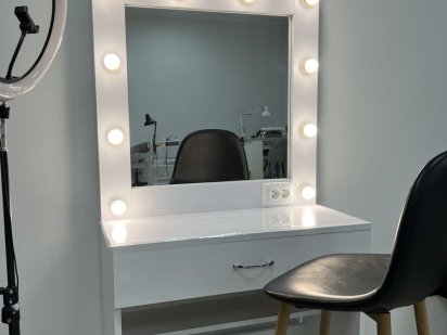 Робоче місце бровіст | візажист Кам'янець-Подільський