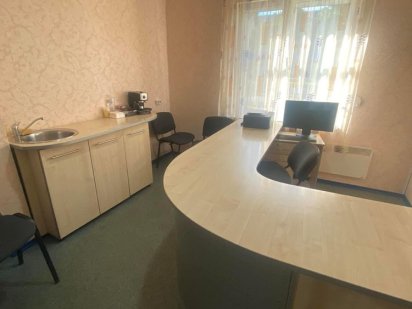 Здам нерухомість , з окремим фасадним входом,р-н Райдержадміністрації Коростень