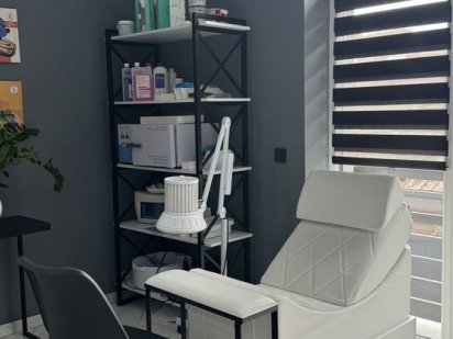 Оренда для майстра манікюру , педикюру Мукачево