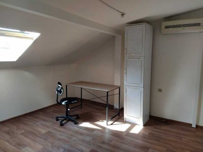 Оренда приміщення під офіс або кабінет, центр, пішохідна зона Мукачево