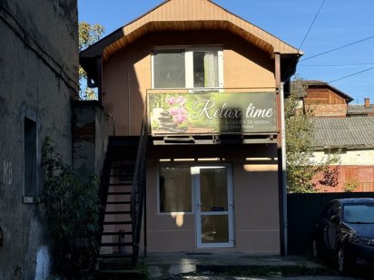 Оренда окремого двохповерхового приміщення у центрі Мукачево