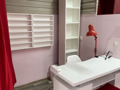 Здається місце майстра манікюру Мукачево