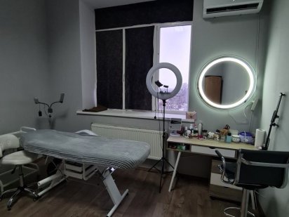 Здам кушетку та місце бровиста на півмісяця, місяць, погодинно Сміла